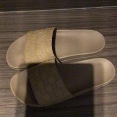 Sandalias Badslippers, segundo informou Van der Valk Hotel Zwolle usando iLost