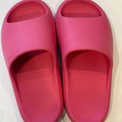 Zapatillas, ha sido reportado por Inntel Hotels Utrecht Centre con iLost
