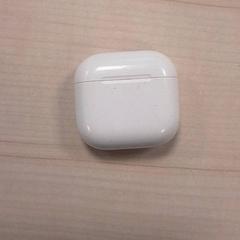 Estuche de airpods, ha sido reportado por Qbuzz Fryslân con iLost