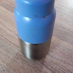 Copo térmico Zilver en blauw, como reportado por EBS Tramplein utilizando o iLost