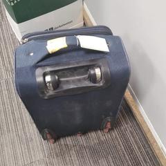 Bolsa de viaje, ha sido reportado por محطة الرياض (الرياض) con iLost