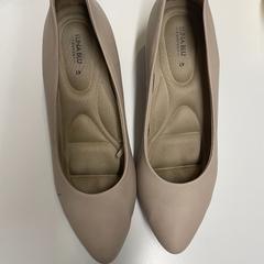Zapatos de muller light pink, segundo informou Vienna House Easy by Wyndham Amsterdam Airport usando iLost