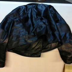 Zwart leren jack, as reported by Connexxion Haaglanden Zoetermeer using iLost