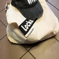 野球帽 & バッグ がiLostで RRReis IJssel-Vecht Lelystad によって報告されました