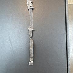 Zilveren armband, segons s'ha informat a iLost