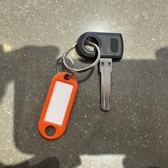 Fietssleutel met oranje sleutelhanger an iLost gemeldet