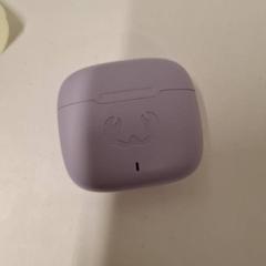 Airpod Violet, come riportato da IKEA Hénin-Beaumont utilizzando iLost