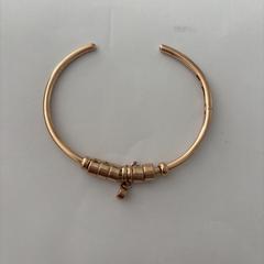 Armband met namen, iLost에 보고됨