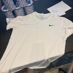 Camicia, come riportato da Van der Valk Hotel Amsterdam-Amstel utilizzando iLost