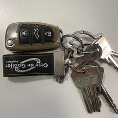 Llave de coche met sleutelhanger Otto de Gooijer, ha sido reportado por Gemeente Ede con iLost