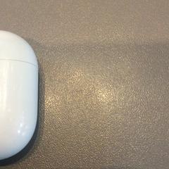 AirPods White color, segons ha informat MEININGER Hotel Amsterdam Amstel mitjançant iLost