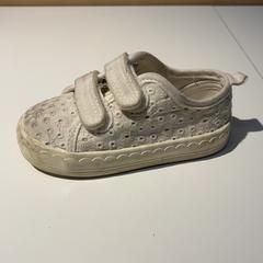Scarpa, come riportato da IKEA Groningen utilizzando iLost