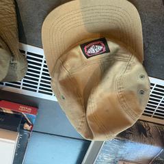 Gorra de beisbol, segons ha informat Hotel V Fizeaustraat mitjançant iLost