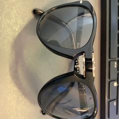 Sonnenbrille, gemeldet von Eindhoven Airport über iLost