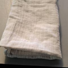Peluche pulseira, como reportado por IKEA Hénin-Beaumont utilizando o iLost