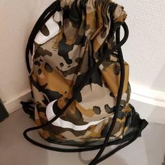 Tas, a été signalé par allGo Almere utilisant iLost