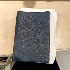 Jegyzetfüzet Cuir bleu, amint azt IKEA Toulouse az iLost segítségével jelentette.