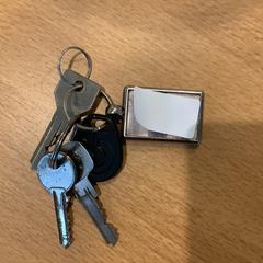 Nycklar Met (afgeschermd) pasfototje, rapporterat av Gemeente Amsterdam med iLost