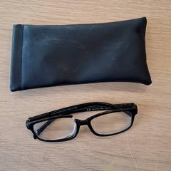 Estuche para lentes con lentes, segundo informou IKEA Dijon usando iLost