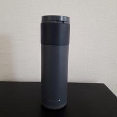 飲用ボトル Blauw がiLostで Universiteit Gent - Blandijn によって報告されました