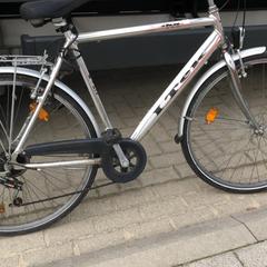 Zilvergrijze herenfiets merk itek, ha sido reportado por Fietsdepot Diepenbeek con iLost