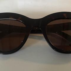 Sunglasses, segundo informou a iLost