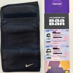 Wallet with UK driving licenses / Portemonn an iLost gemeldet