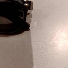 Sunglasses, as reported by De Efteling using iLost