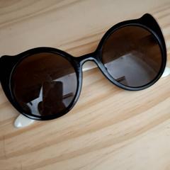 Gafas de sol, segundo informou IKEA Paris - Italie Deux usando iLost