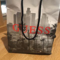 Purchase guess, jak nahlášeno Designer Outlet Roermond pomocí iLost