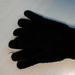 Zwarte gebreide handschoentjes, ha sido reportado por Connexxion Zeeland usando iLost