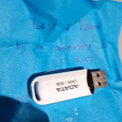 Usb rozbočovač, ako bolo nahlásené Bibliotheek Neude (Utrecht) pomocou iLost