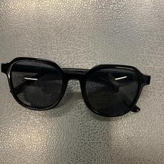 Gafas de sol, segundo informou IKEA Tokyo-Bay usando iLost