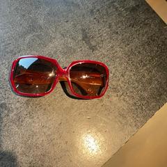 Sonnenbrille, gemeldet von Hotel V Fizeaustraat über iLost