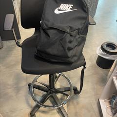 Ryggsekk Black, Nike, som rapportert av MEININGER Hotel Munich Olympiapark ved bruk av iLost