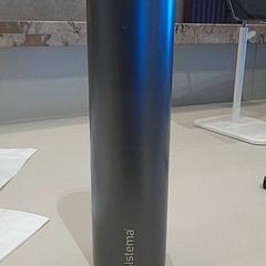 ウォーターボトル Grijze waterfles がiLostで Van der Valk Hotel Schiphol によって報告されました
