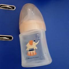 哺乳瓶 Enfant motif éléphant がiLostで IKEA Orléans - Ardon によって報告されました