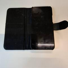Iphone met zwart flip-hoesje, a été signalé par Gemeente Hilversum utilisant iLost