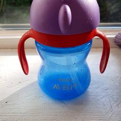 Bicchiere da bere Blauw met paars en rood, come riportato da DierenPark Amersfoort utilizzando iLost