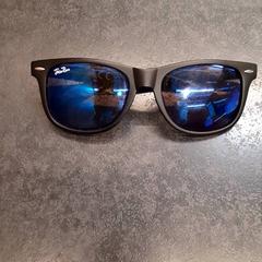 Gafas de sol, segundo informou Rotterdam The Hague Airport usando iLost