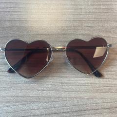 Gafas de sol, segundo informou Pathé Arnhem usando iLost