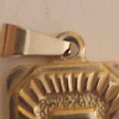 Goud (kleurige) ketting met hanger, gerapporteerd met iLost