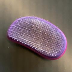 Hairbrush Pink, as reported by MEININGER Hotel Leipzig Hauptbahnhof using iLost