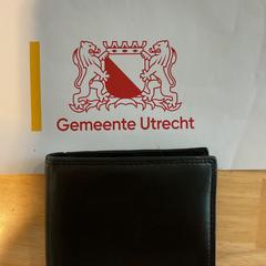 Zwarte portomonnee, zoals gemeld door Gemeente Utrecht met iLost
