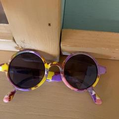 Gafas de sol, ha sido reportado por Familie Resort Molenwaard con iLost