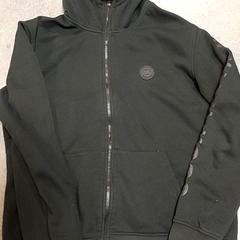 İLost kullanarak Regio Oost-Vlaanderen tarafından bildirildiği gibi Giyim - Sweater met kap zwart
