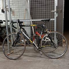 Bicicleta Delira Zwart/geel/ witte letters, segundo informou Fietsdepot Hasselt usando iLost