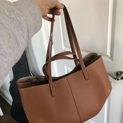 Light Brown Handbag, segons s'ha informat a iLost