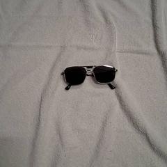Sonnenbrille, gemeldet von Grand Hotel Amrâth Amsterdam über iLost