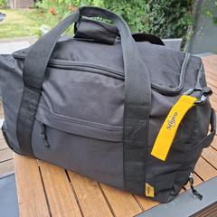 Zwarte weekendtas met kleding e.d., jak zgłoszono do iLost